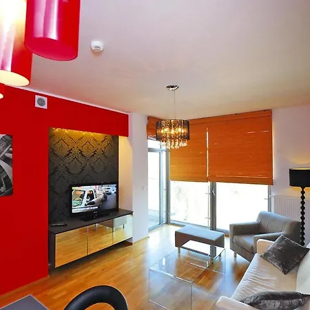 Apartments, Apartament *